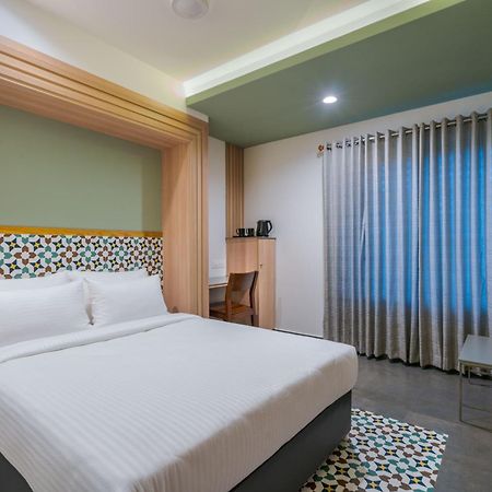 Aryaas Regent Hotel Kochi Exterior photo