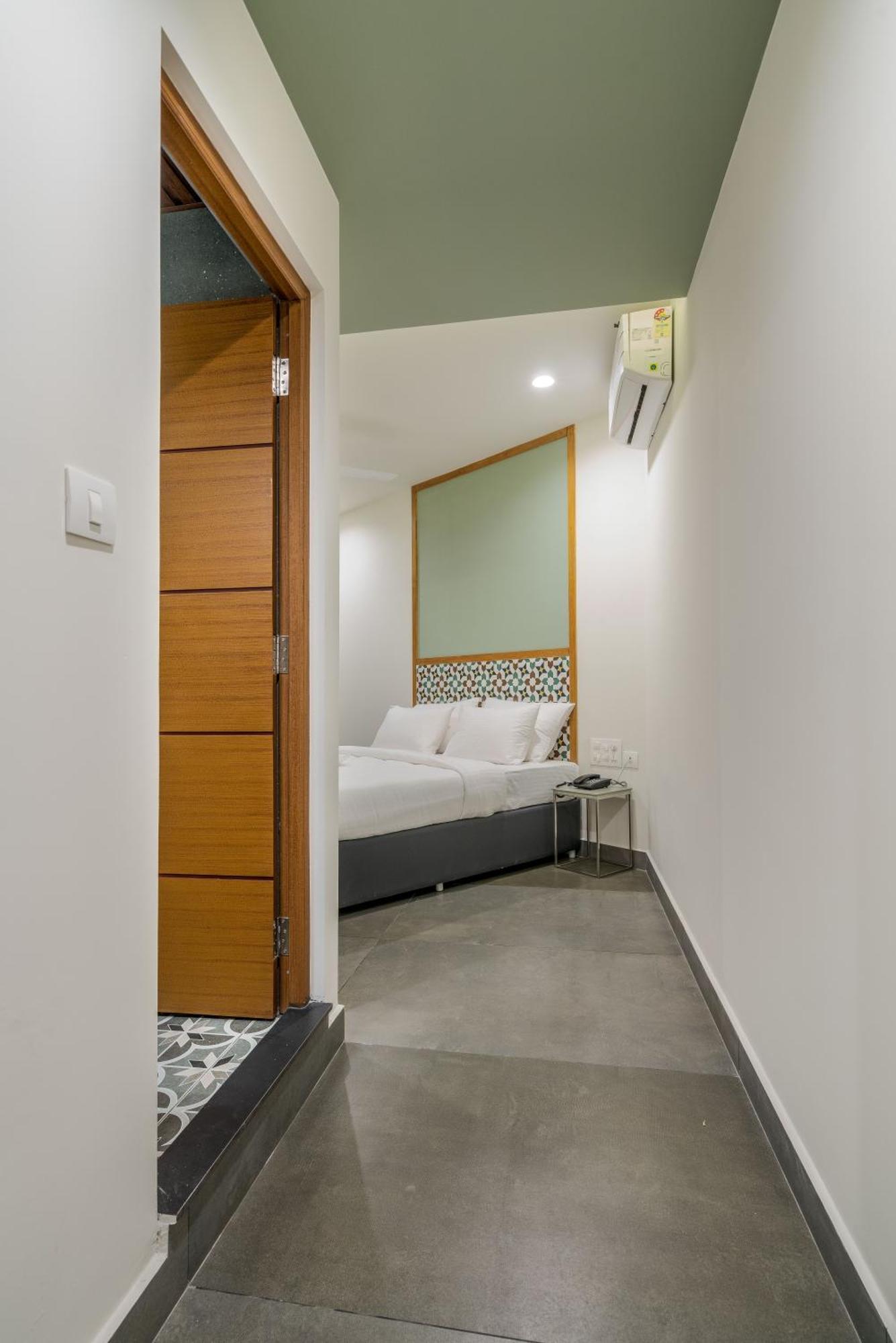 Aryaas Regent Hotel Kochi Exterior photo