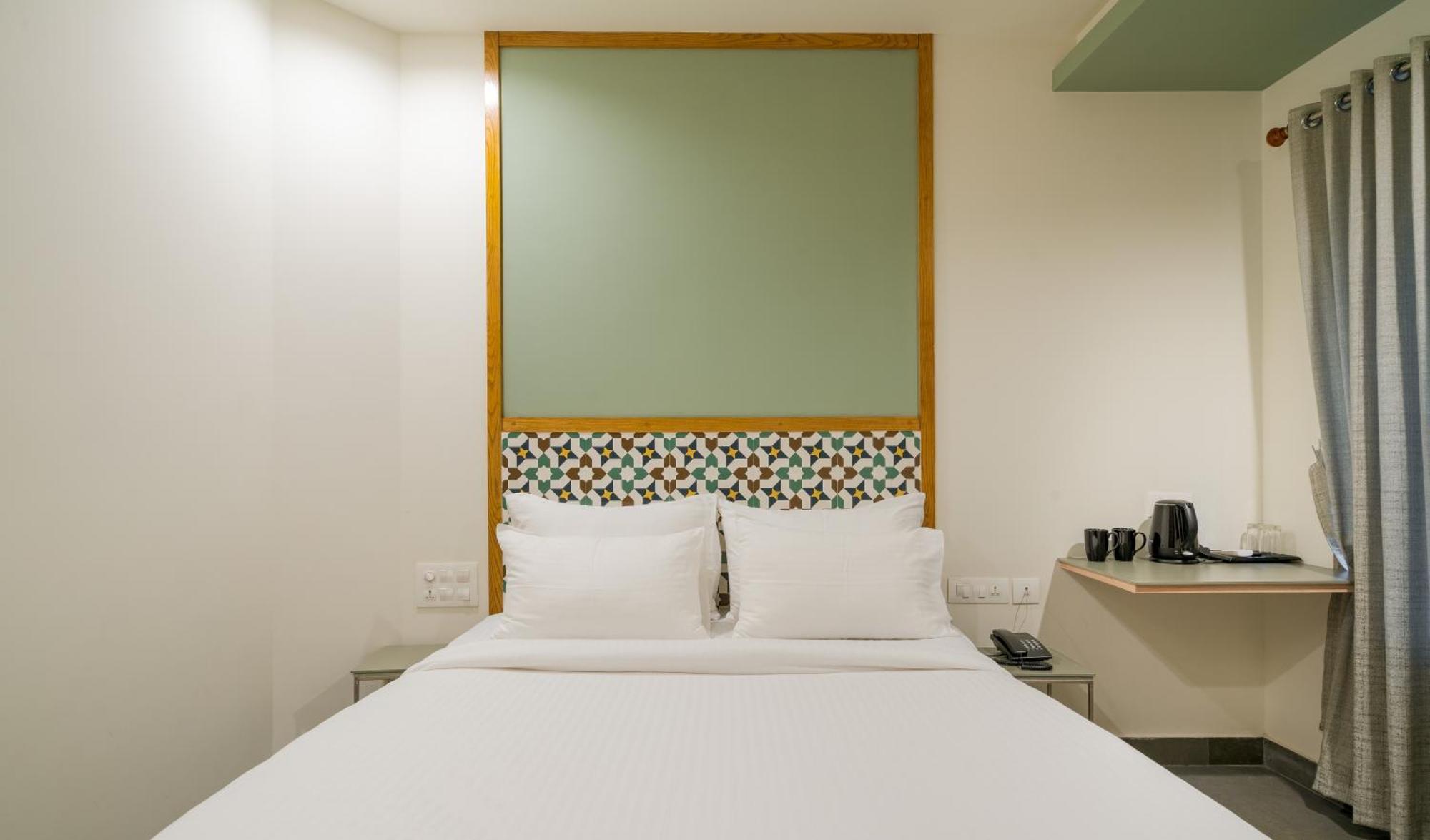Aryaas Regent Hotel Kochi Exterior photo
