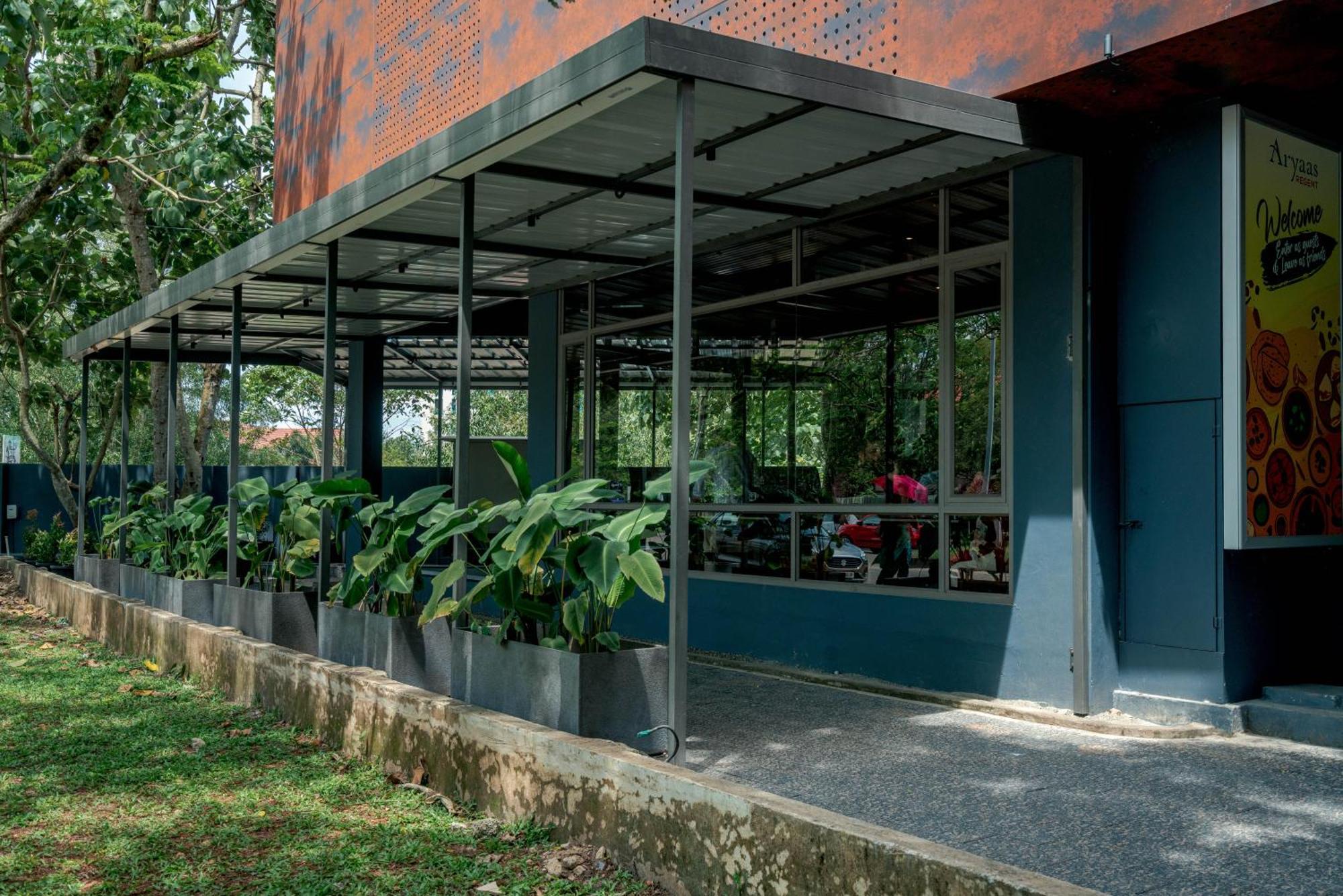 Aryaas Regent Hotel Kochi Exterior photo